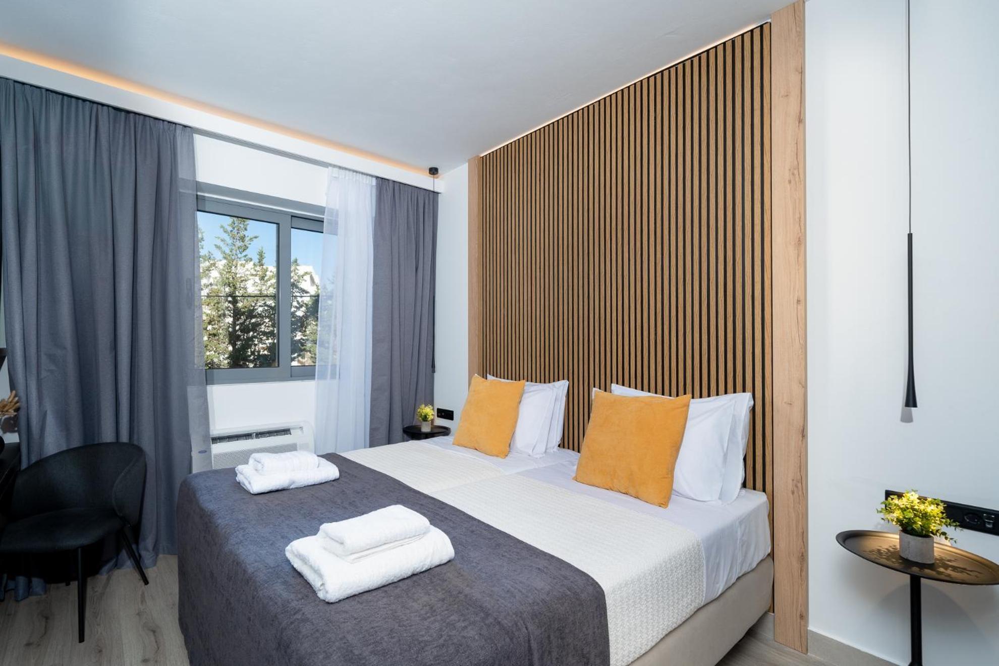 Incorsο - Smart Luxury - Athens Airport - 24hr Passcode Check In